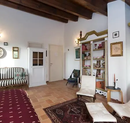 Nocleg ze śniadaniem Casa Del Tesoro *